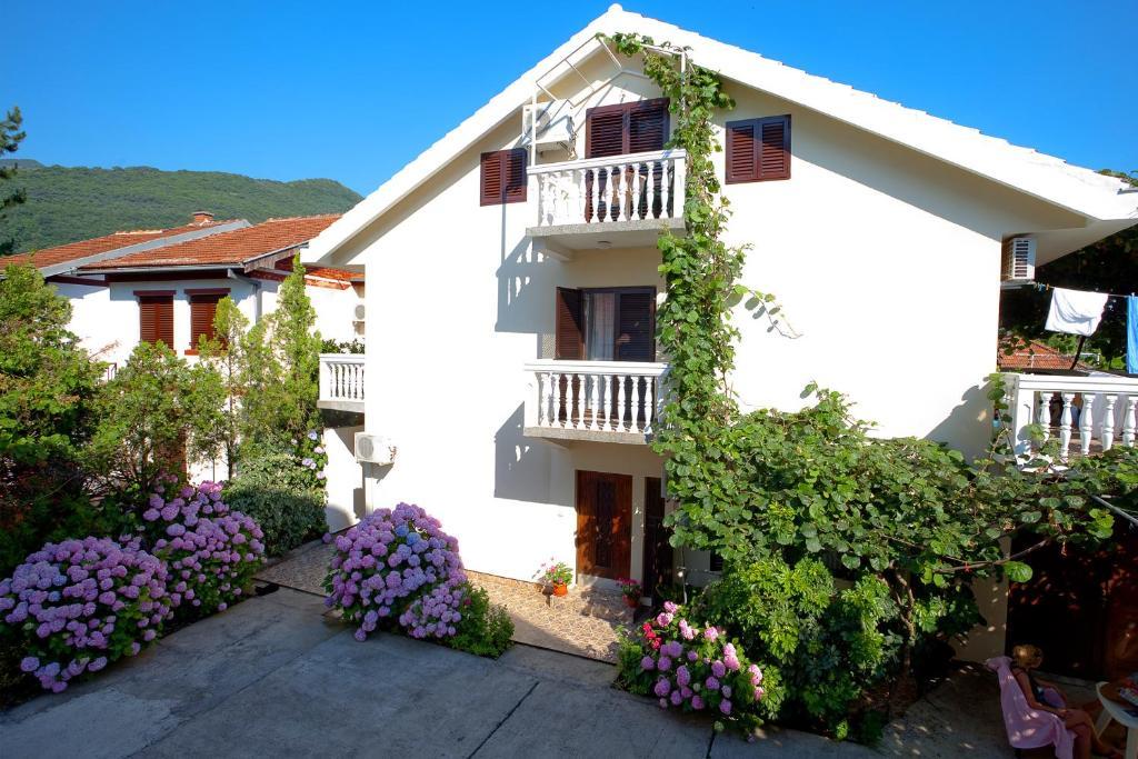 Apartments Ratkovic Tivat Habitación foto